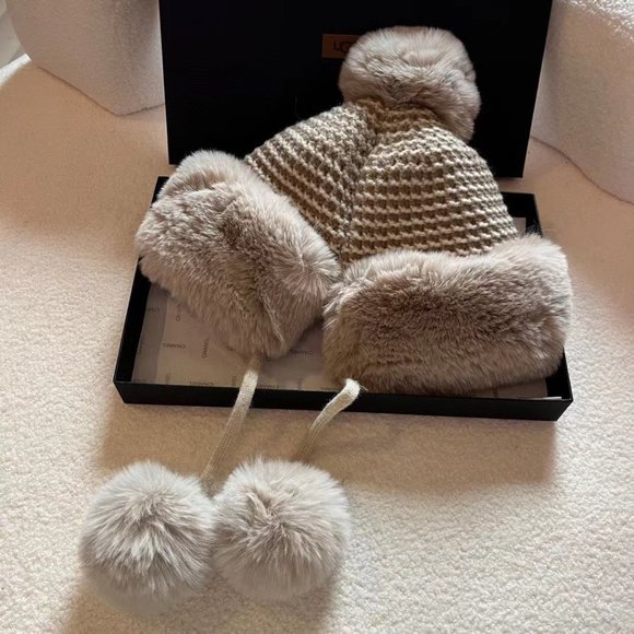 UGG Rib Stitch Knit Pom Lined Hat Cap WIth Ear Flaps Cream Color EUC One Size main image 5